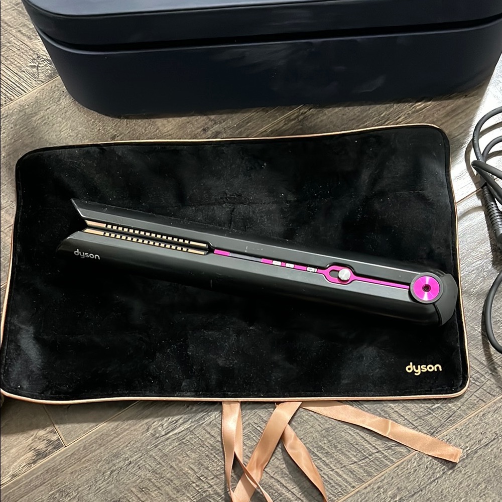 Dyson Hair Straightener - Black and Pink
